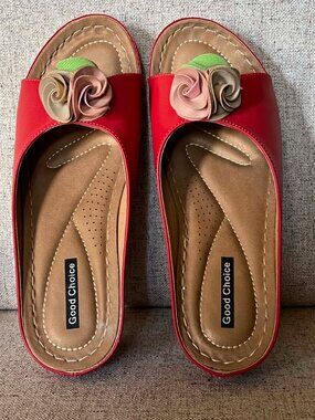 New Good Choice "Sydney" Wedge Sandals  Flower Details Size 7.5